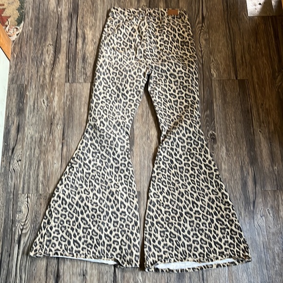Judy Blue Cool Cat Leopard Print Fit and Flare Jeans - Picture 12 of 13
